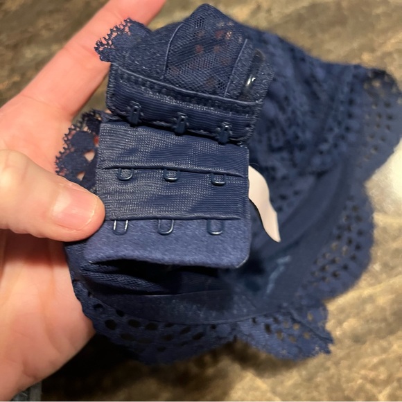 Victorias Secret Navy Blue Lace Strapless Bralette
Bandeau Womens large - Picture 4 of 9